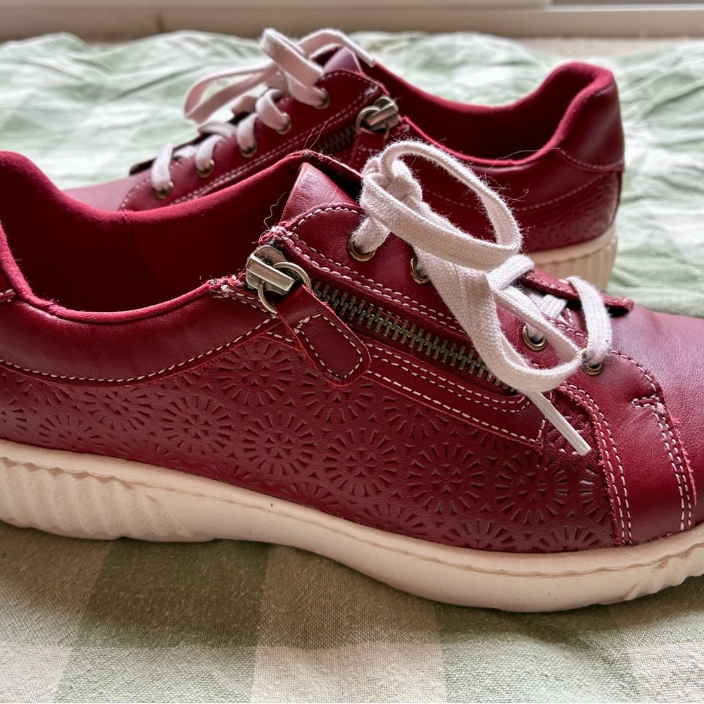 Clarks Caroline Rio Red Leather Laser-Cut Sneakers Sporty Indie Street Boho 8W